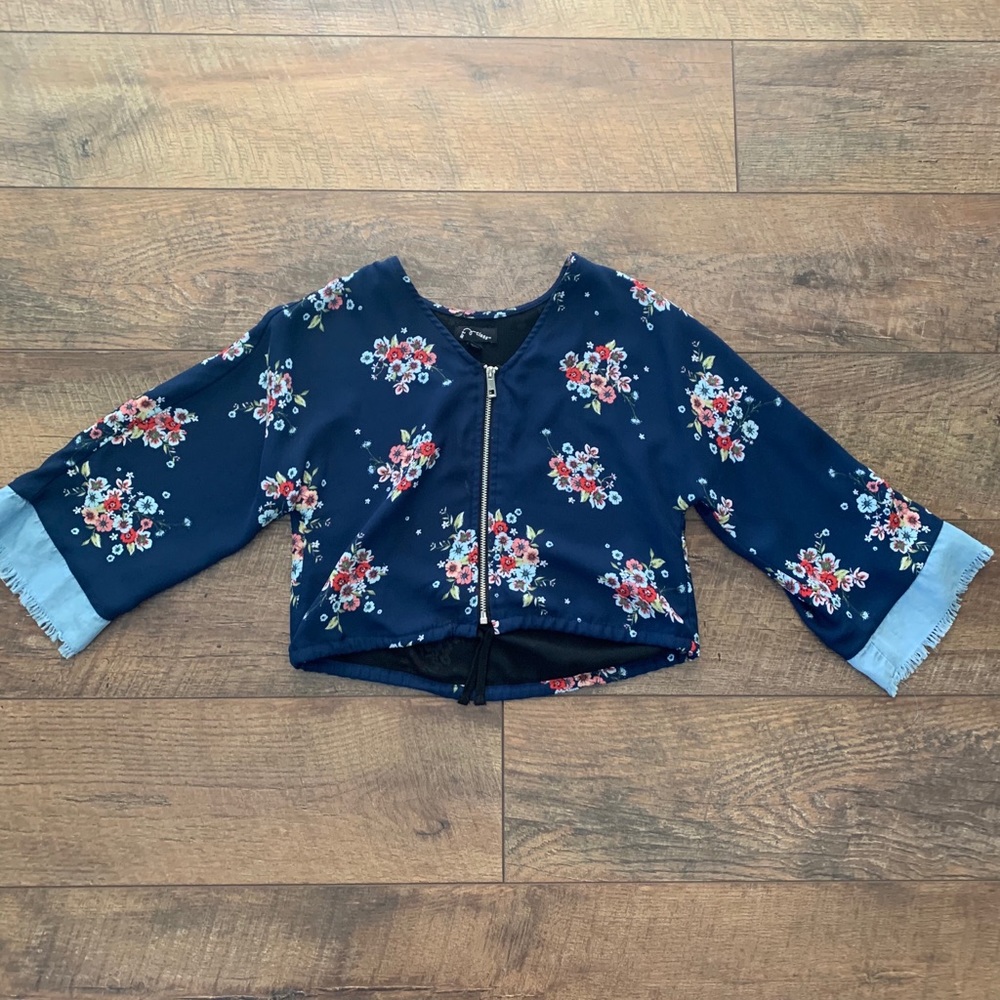 Zip up long sleeve cropped top